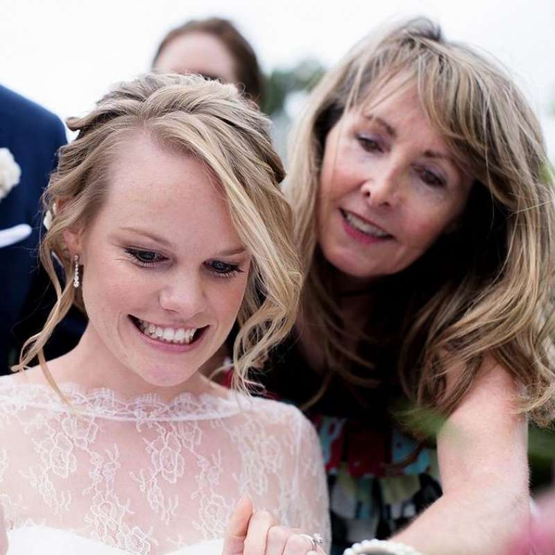 annikajanetsigning.jpg